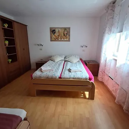 Apartma Edi *